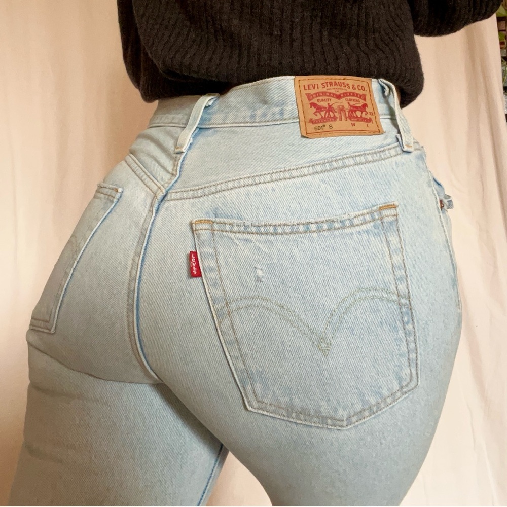 Levi's 501 high-waisted mom jeans, Levi’s jeans, 90’s vintage style jeans